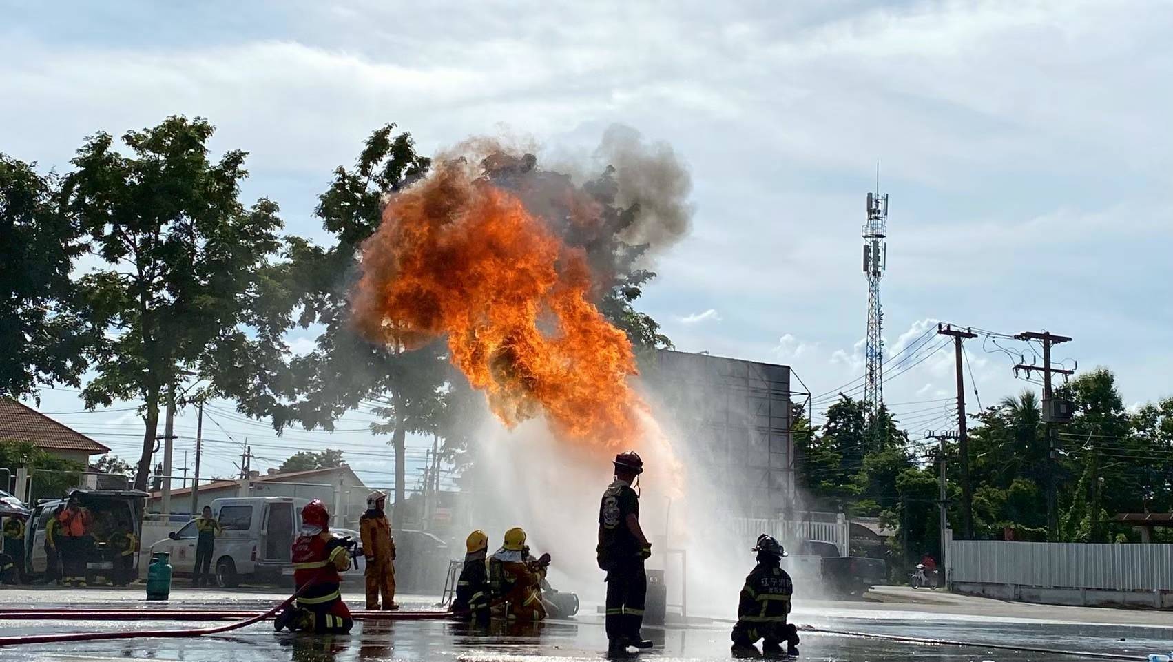 ภาพการช่วยเหลือผู้ประสบเหตุ
