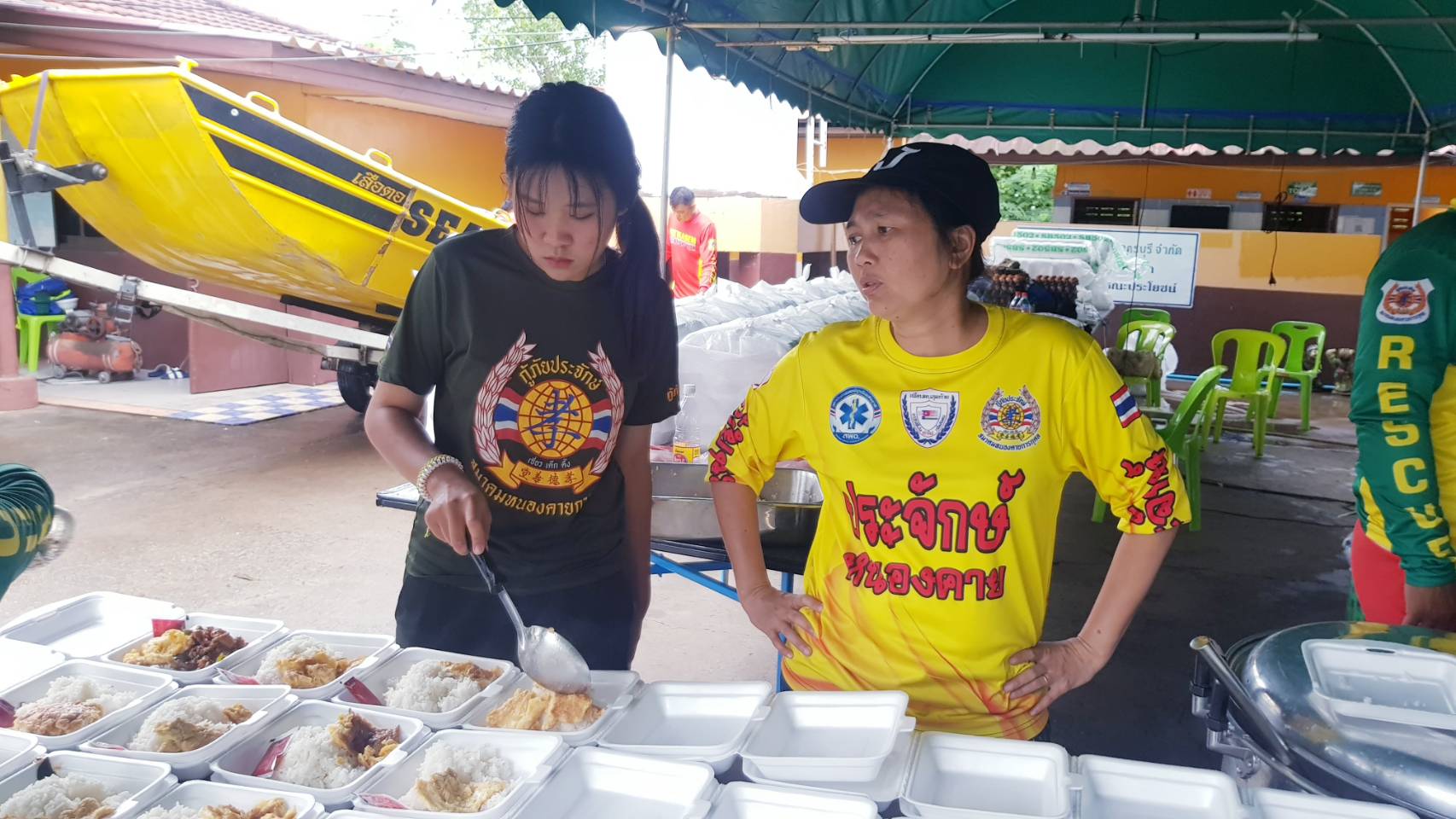 ภาพการปฏิบัติการกู้ภัย
